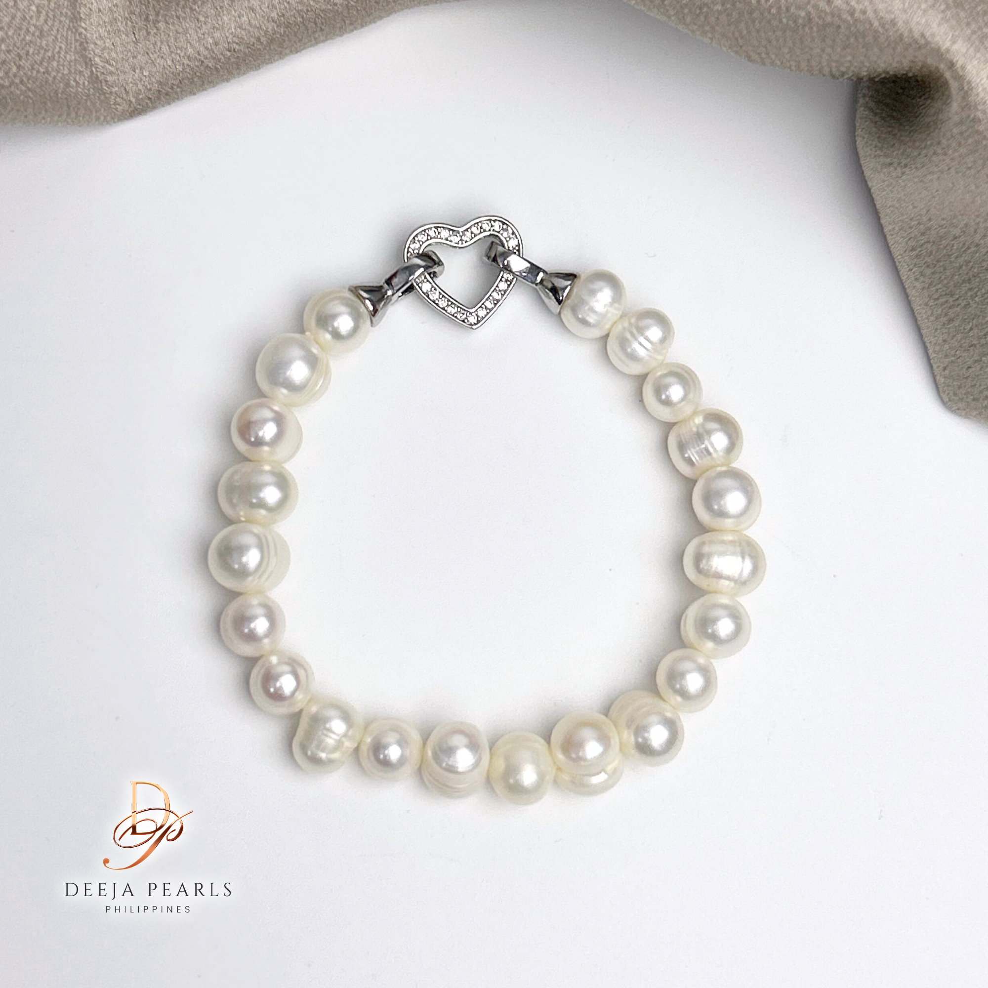 DPB109 • Freshwater Pearl Bracelet in Heart Pendant Lock