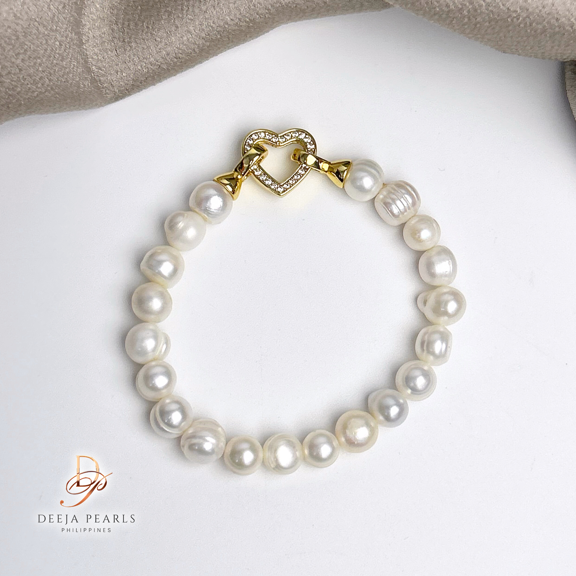 DPB109 • Freshwater Pearl Bracelet in Heart Pendant Lock