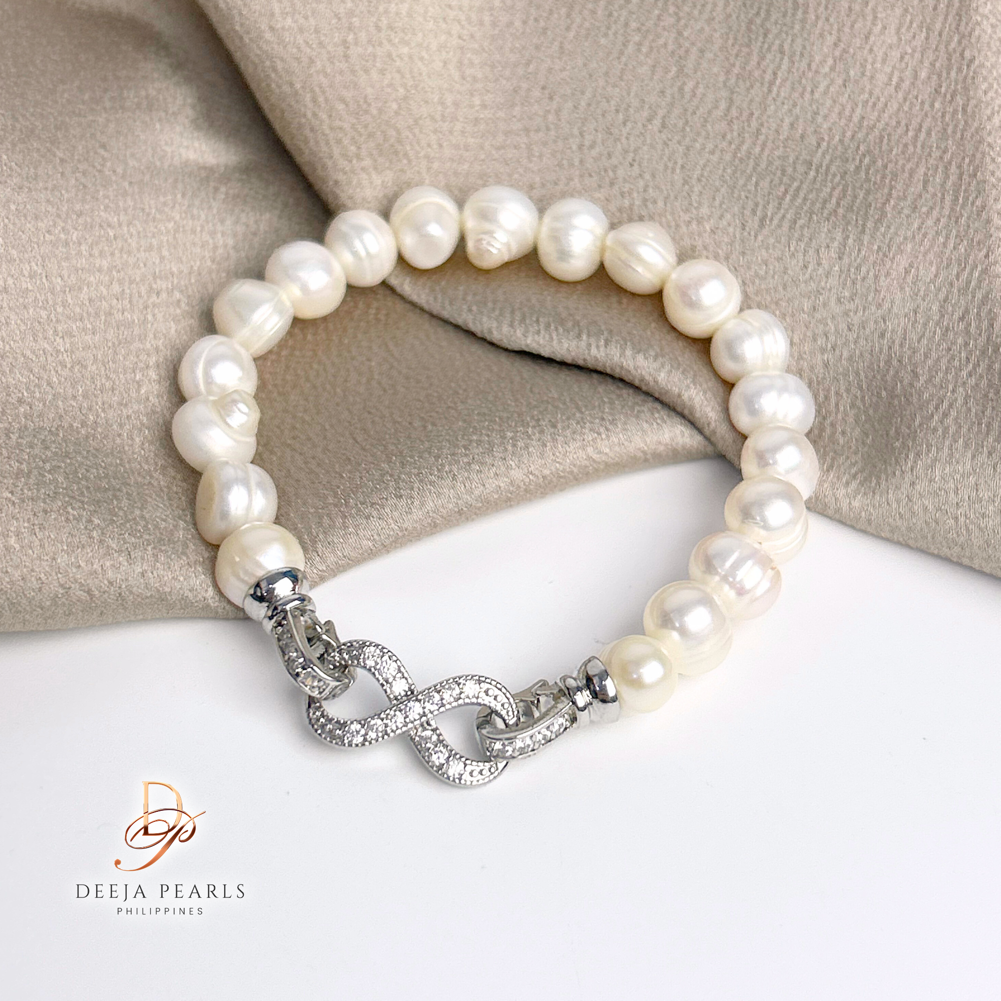 DPB115 • Freshwater Pearl Bracelet in Infinity Pendant Lock