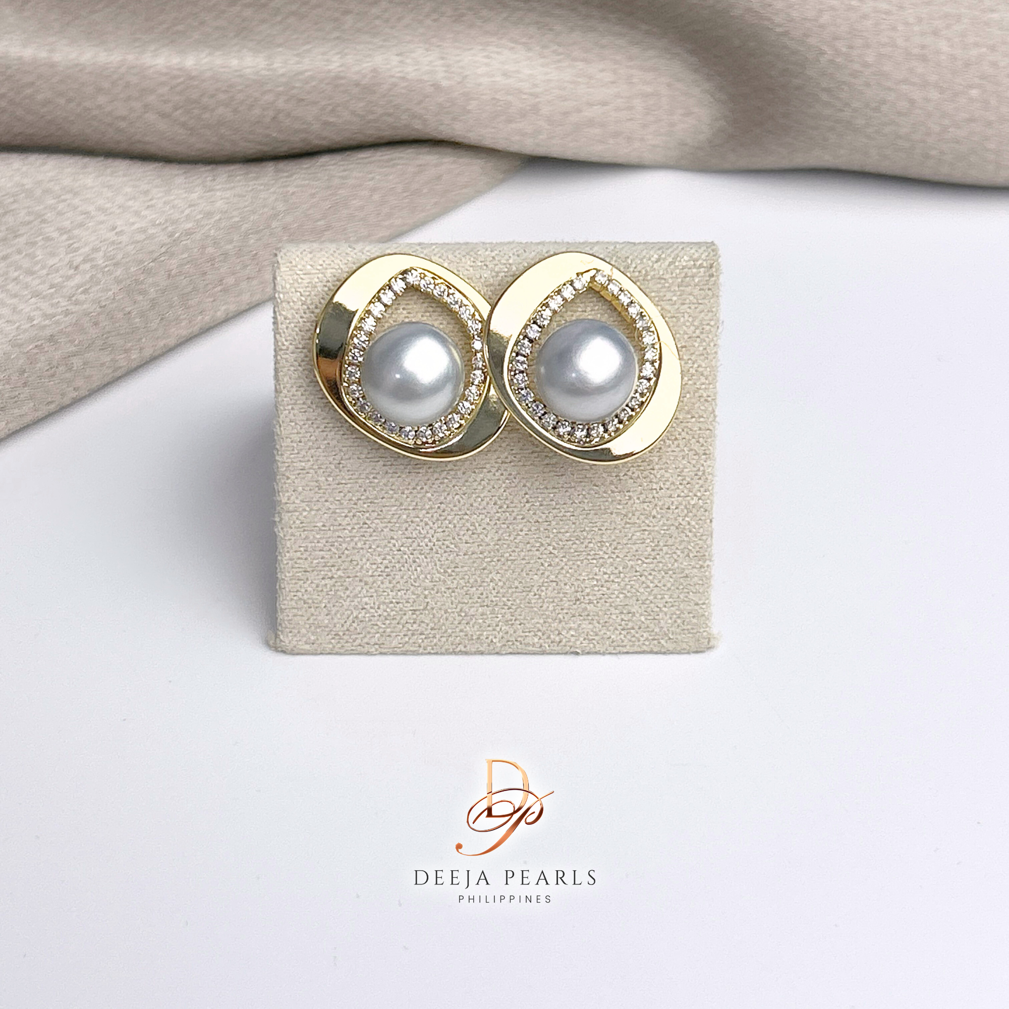 DPE105 • Freshwater Pearl Stud Earrings