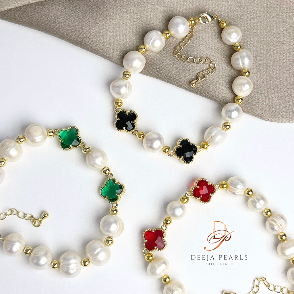 DPB147 • Freshwater Pearl Bracelet in Crystal Clover Pendant