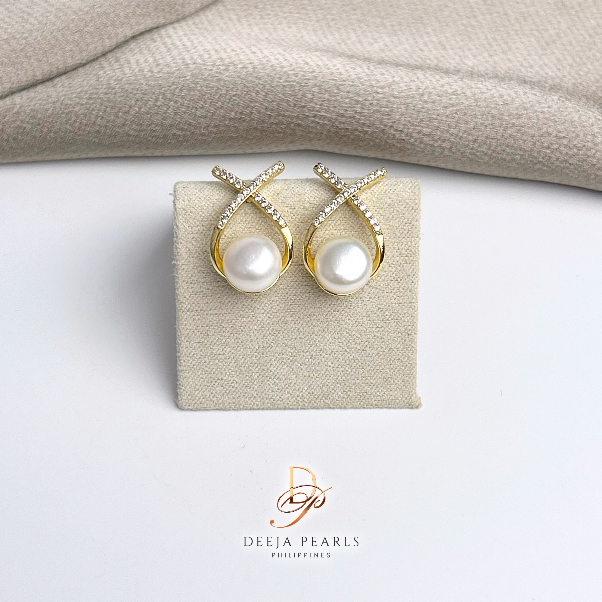 DPE110 • Freshwater Pearl Stud Earrings