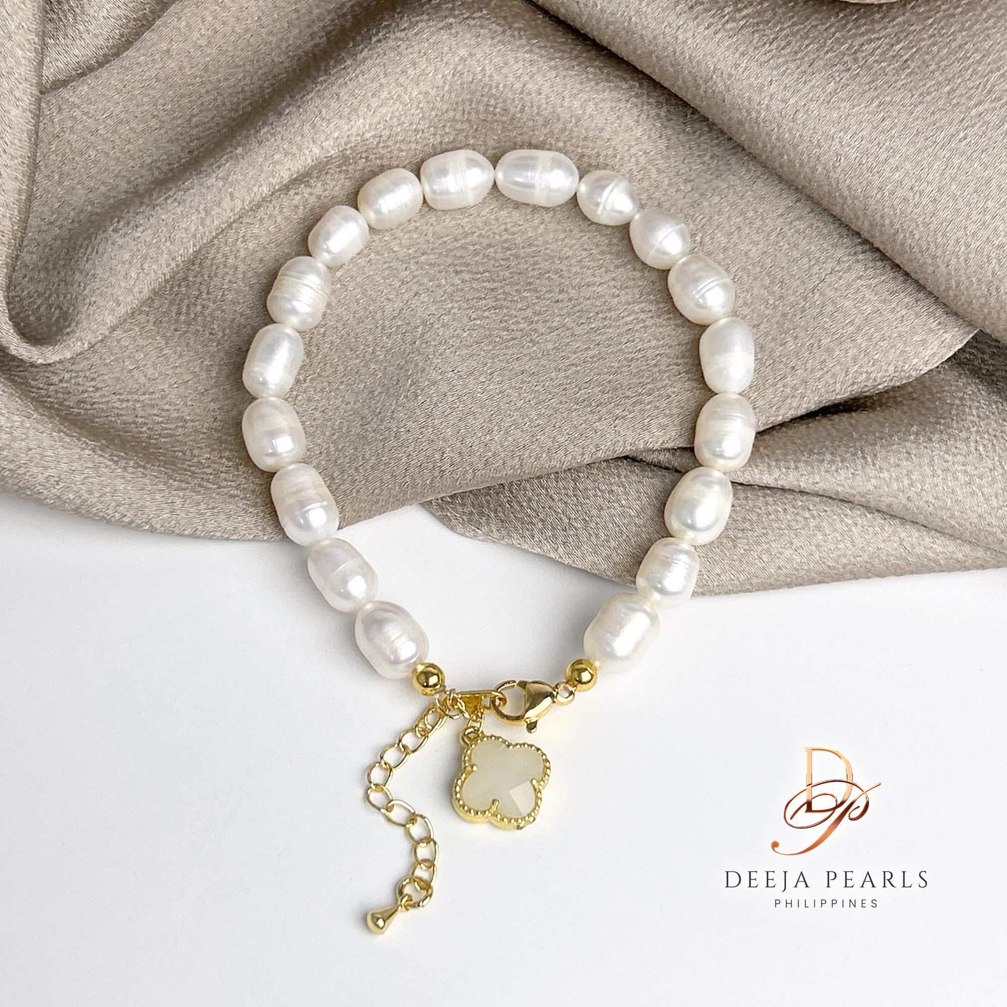 DPB124 • Rice Freshwater Pearl with Moonstone Clover Pendant