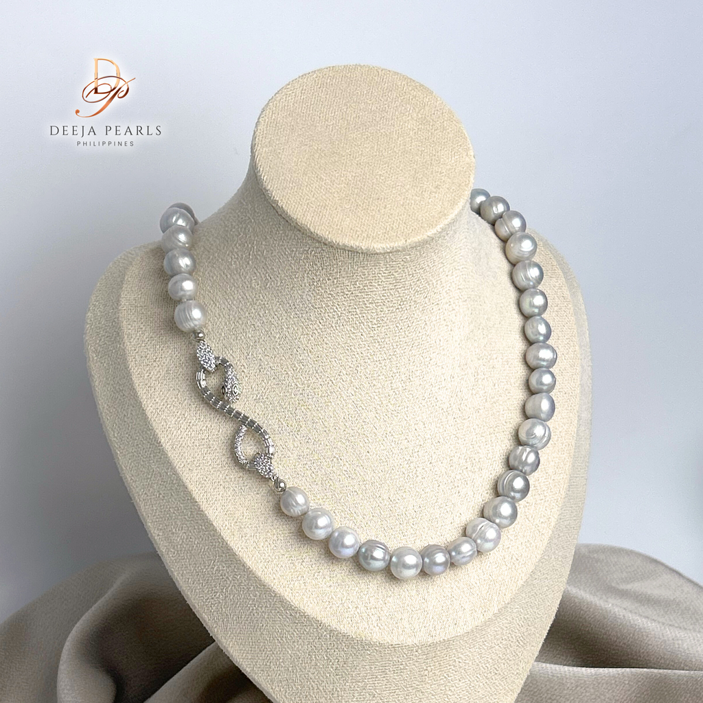 DPN110 • Freshwater Pearl Full Necklace in Serpentine Pendant Lock