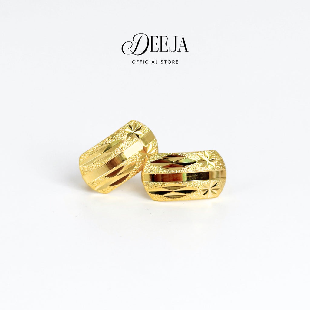 Deeja • Star Diamond-cut Autolock Clip Earrings 18K Gold Coated XN10850