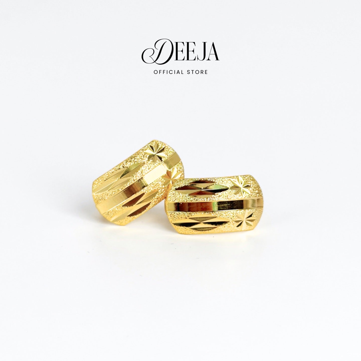 Deeja • Star Diamond-cut Autolock Clip Earrings 18K Gold Coated XN10850
