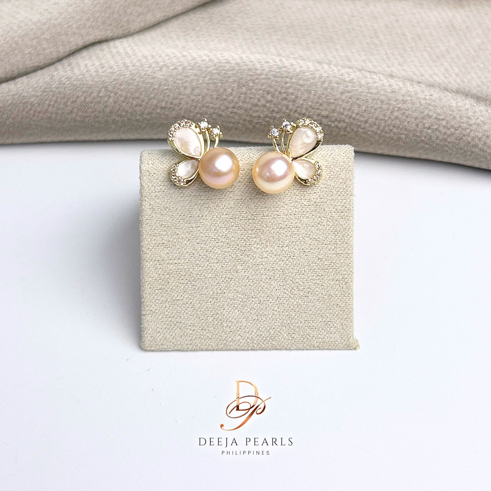 DPE102 • Freshwater Pearl Stud Earrings