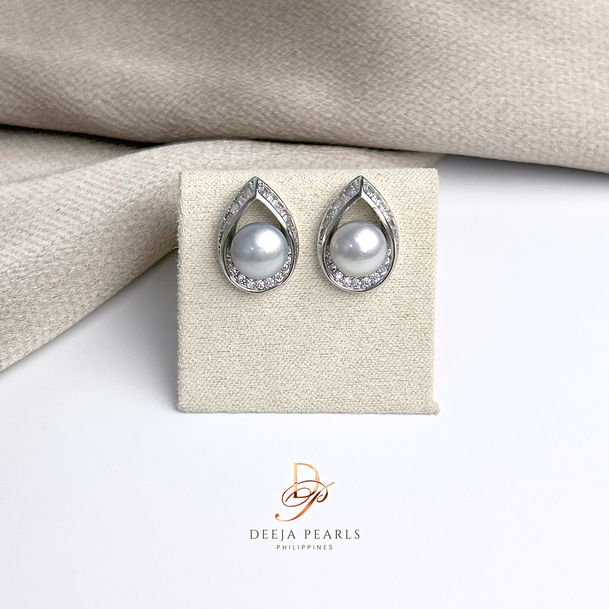 DPE125 • Freshwater Pearl Stud Earrings