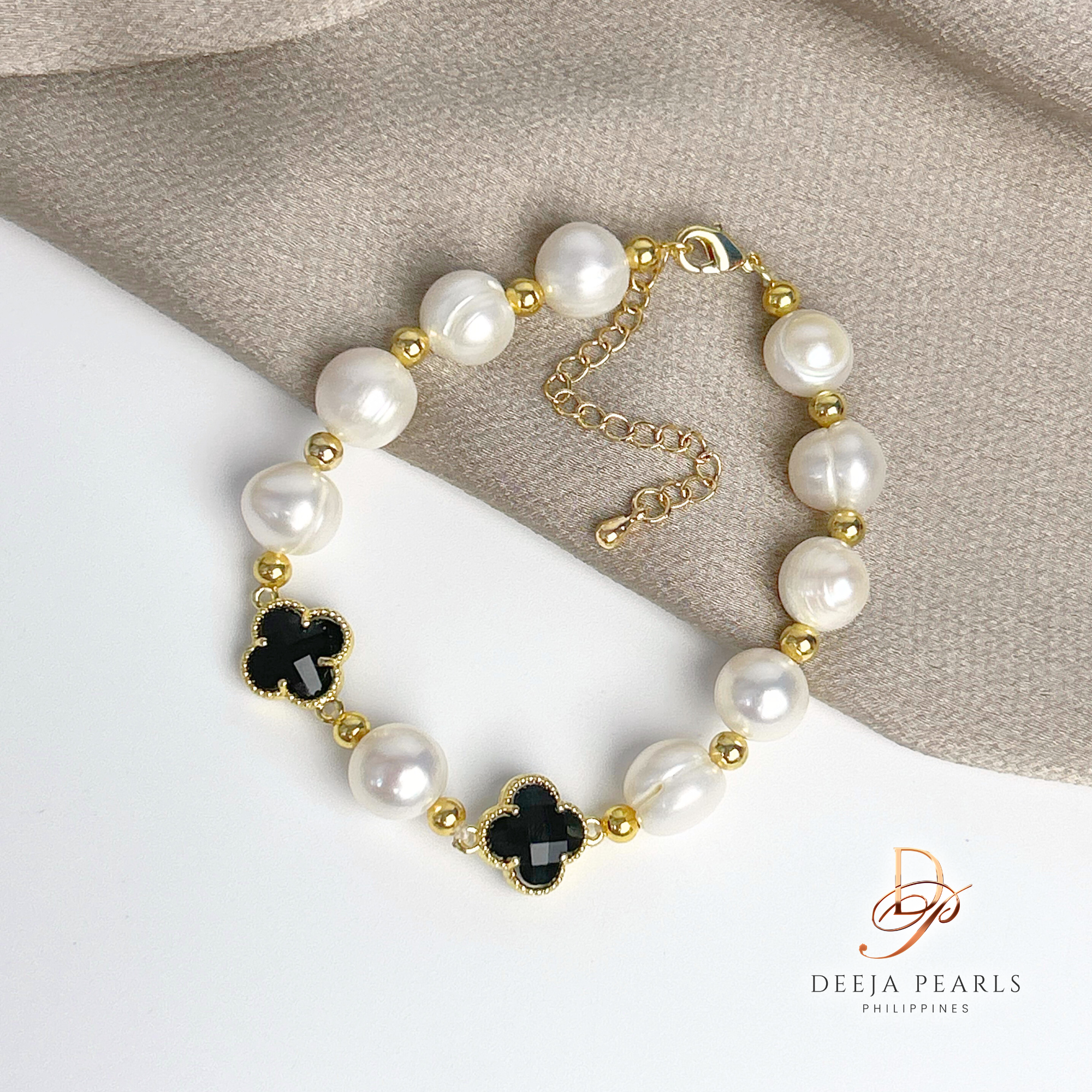 DPB147 • Freshwater Pearl Bracelet in Crystal Clover Pendant