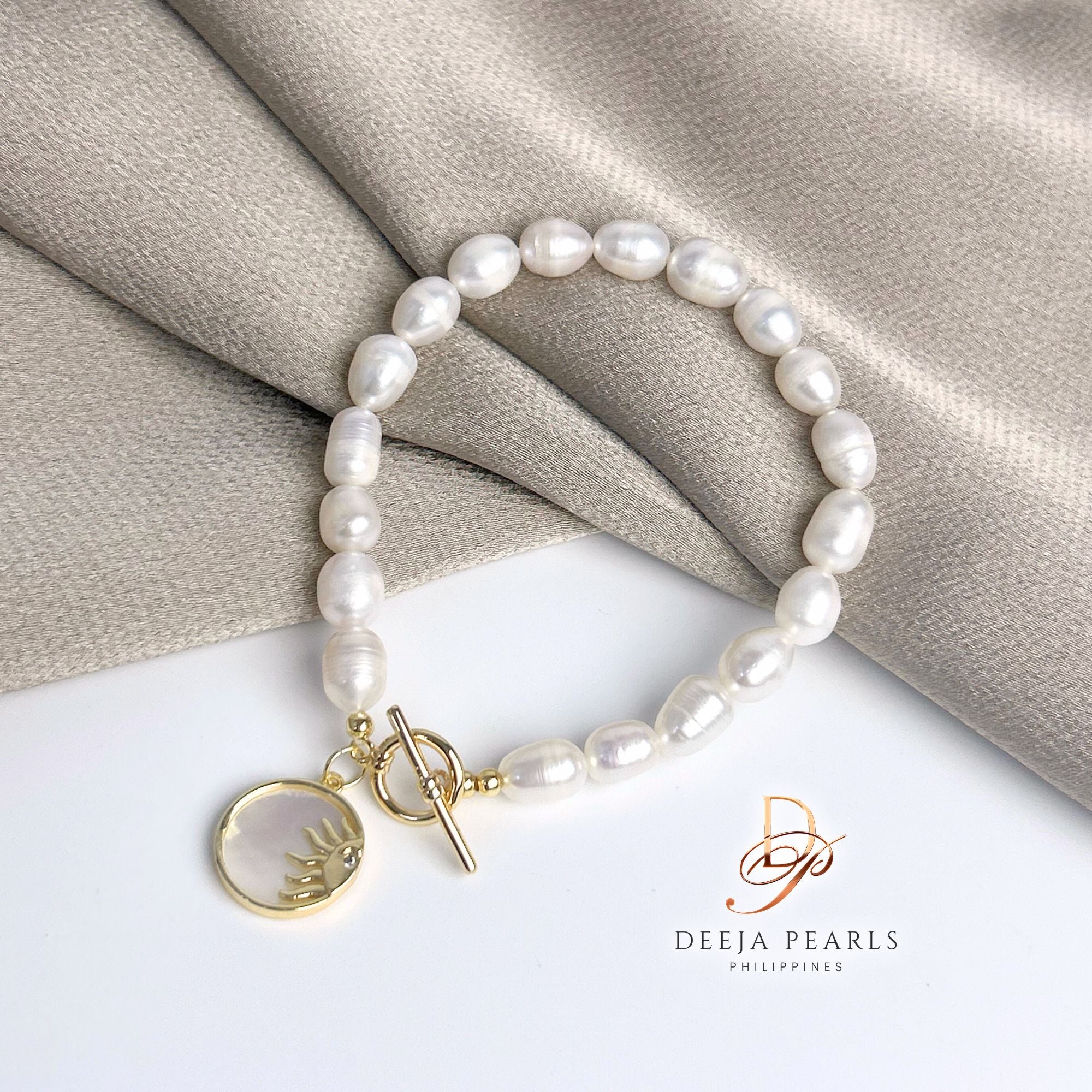 DPB122 • Rice Freshwater Pearl Bracelet with Mother of Pearl Pendant