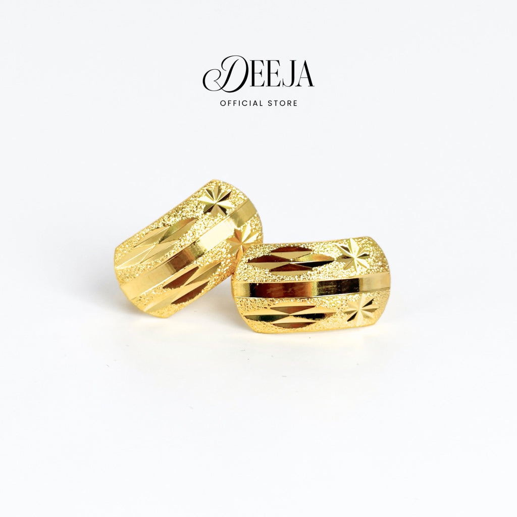 Deeja • Star Diamond-cut Autolock Clip Earrings 18K Gold Coated XN10850