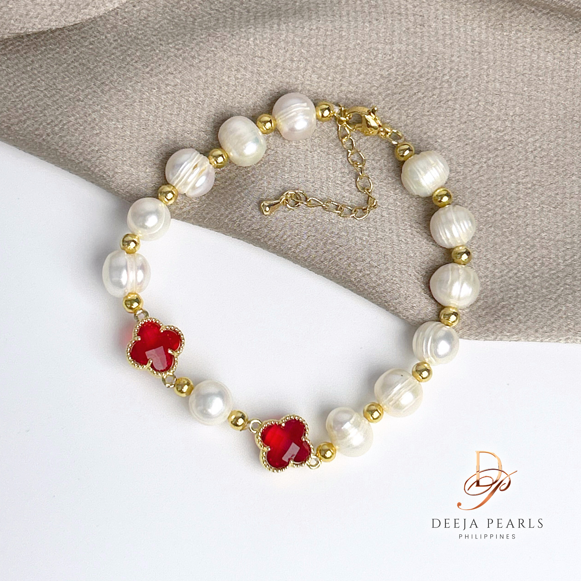 DPB147 • Freshwater Pearl Bracelet in Crystal Clover Pendant