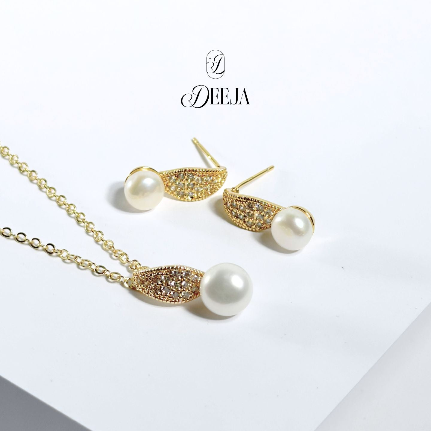 Freshwater Pearl Earrings and Necklace Set • FWS14