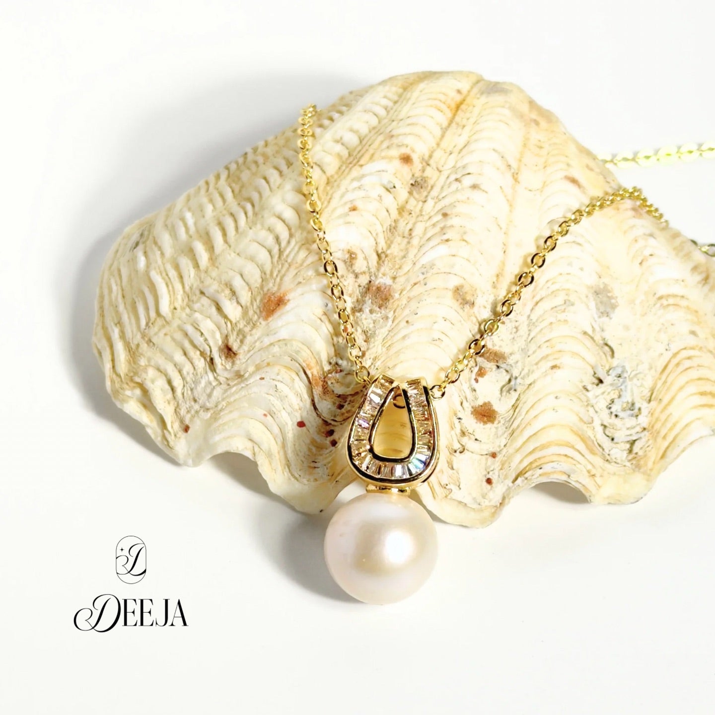 Horseshoe Edison Freshwater Pearl Pendant Necklace • FWN05