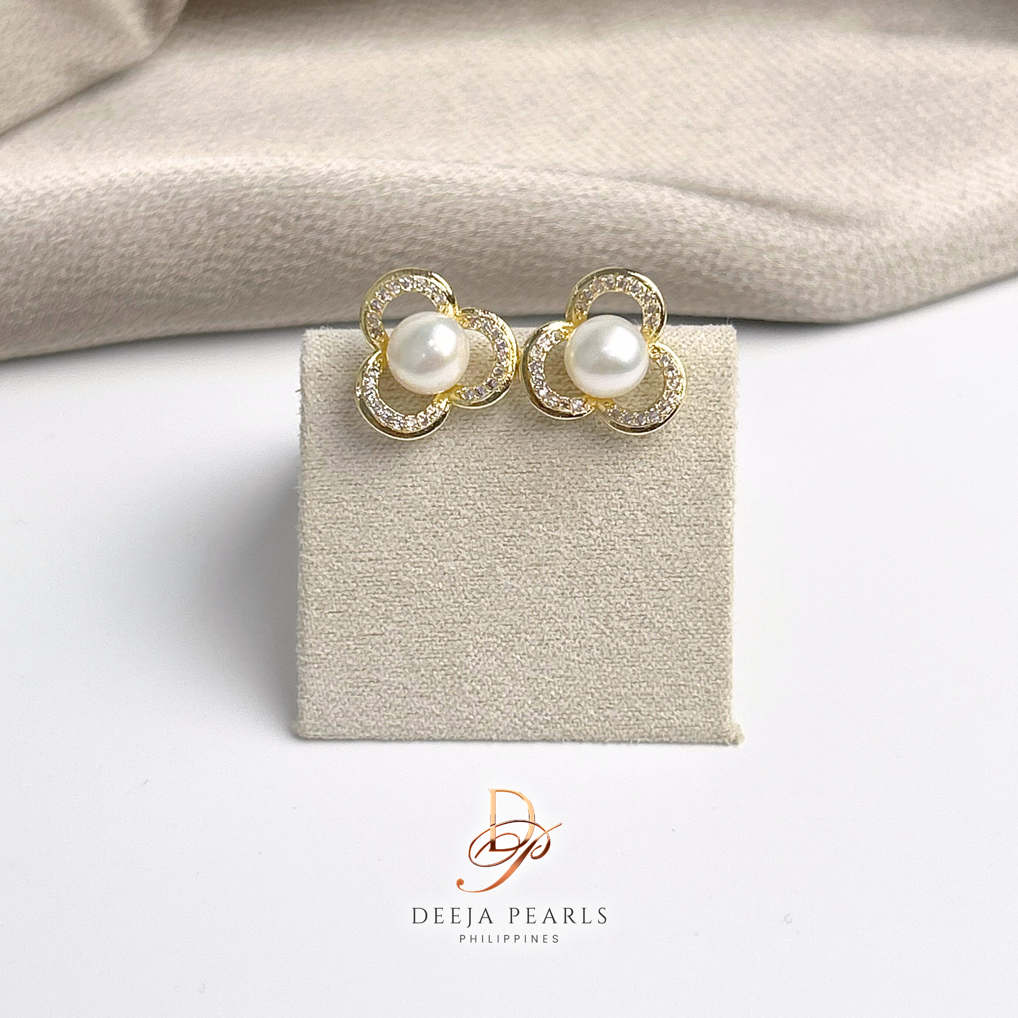 DPE129 • Freshwater Pearl Stud Earrings