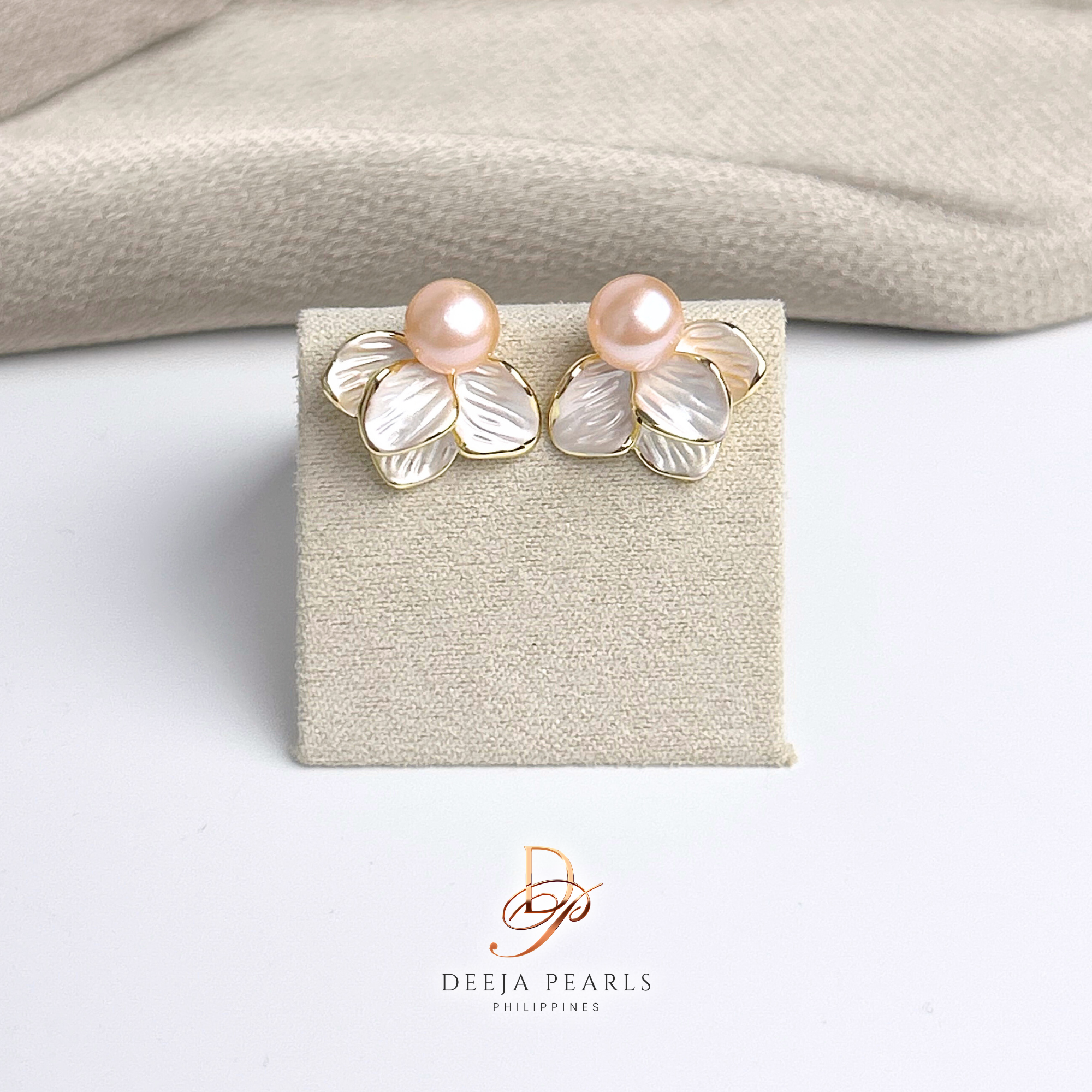 DPE128 • Freshwater Pearl Stud Earrings