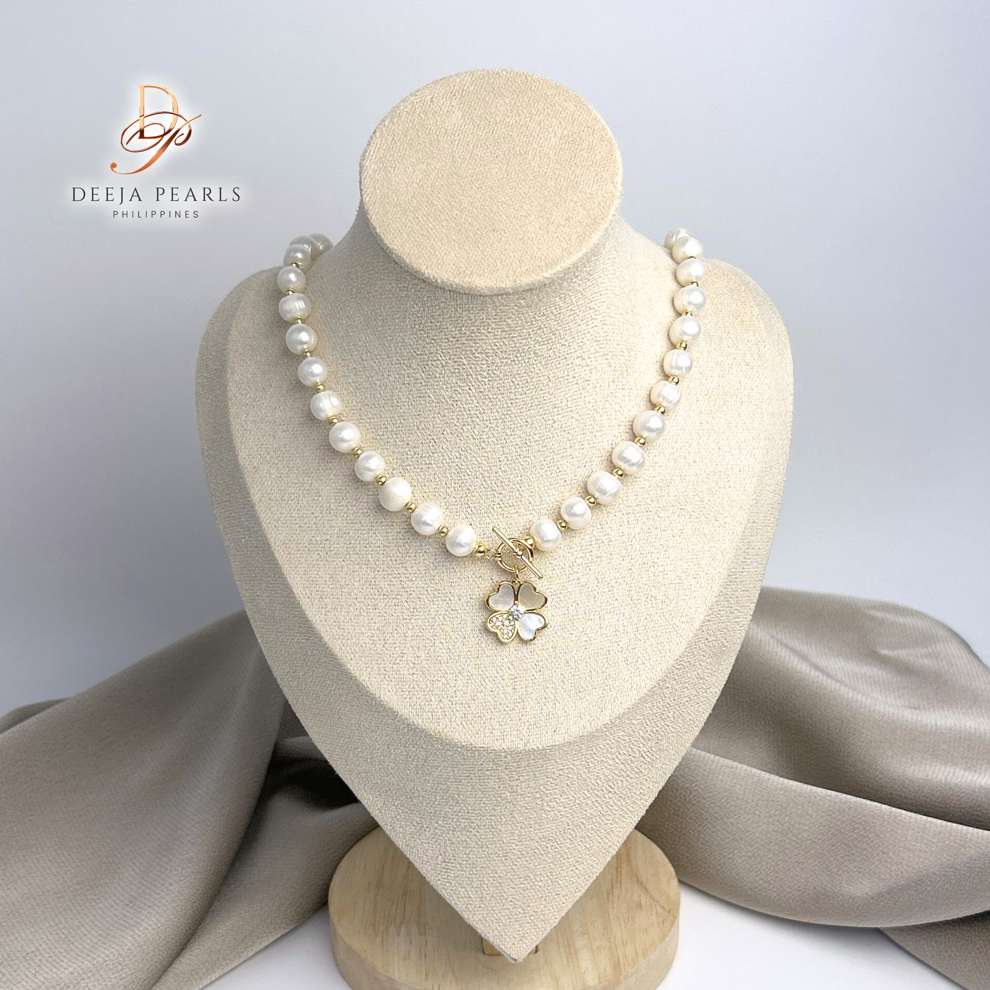 DPN116 • Freshwater Pearl Necklace with Clover Pendant