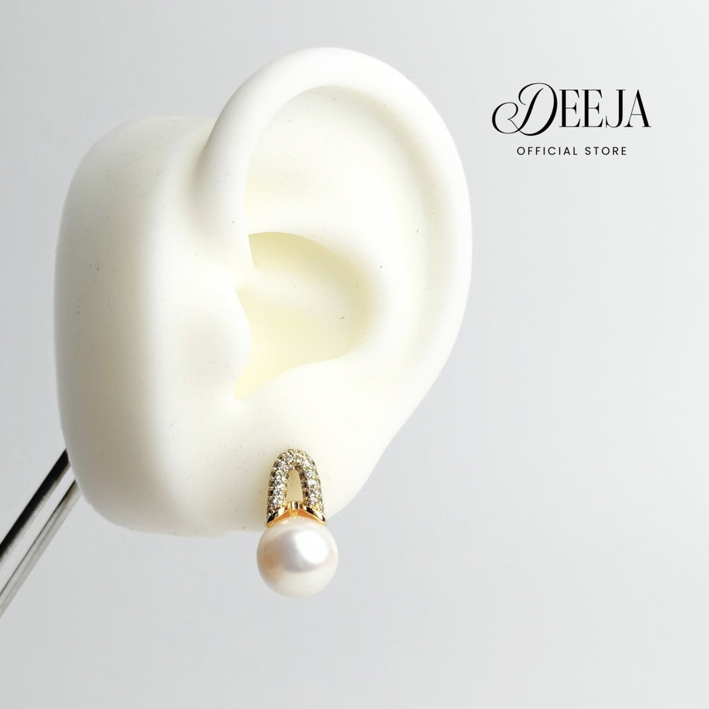 Deeja • Horseshoe Stud Earrings Freshwater Pearl FPE10132