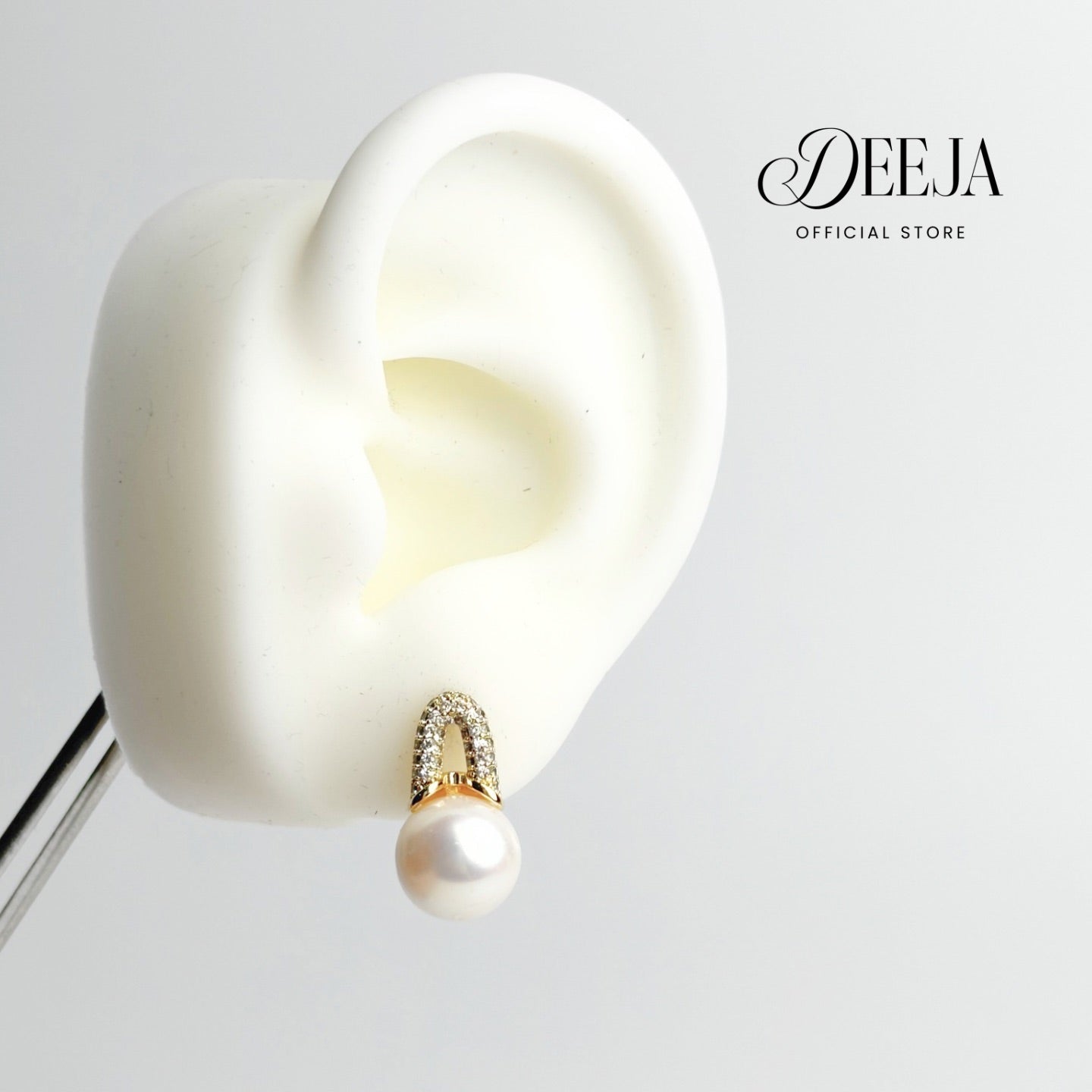 Deeja • Horseshoe Stud Earrings Freshwater Pearl FPE10132