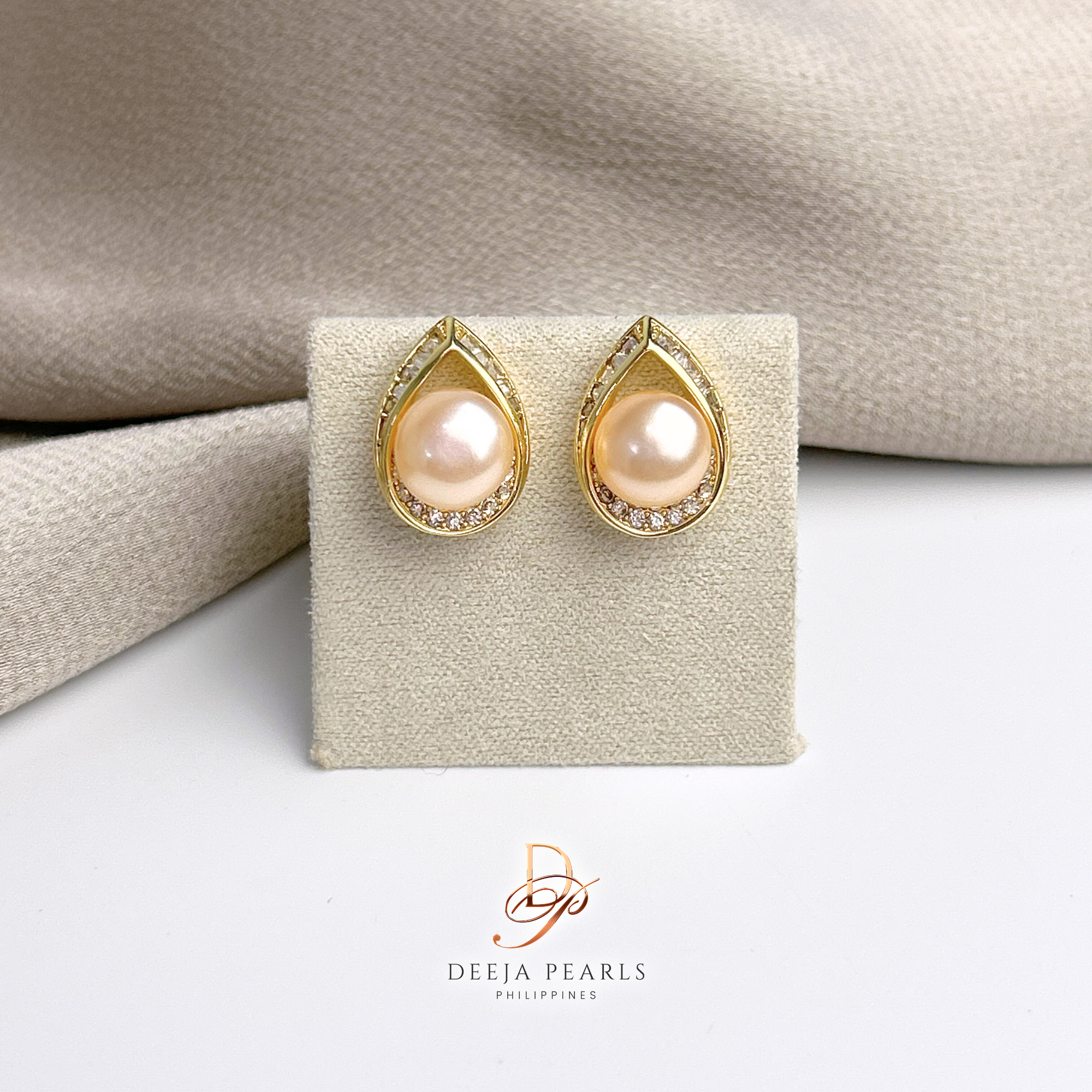 DPE125 • Freshwater Pearl Stud Earrings
