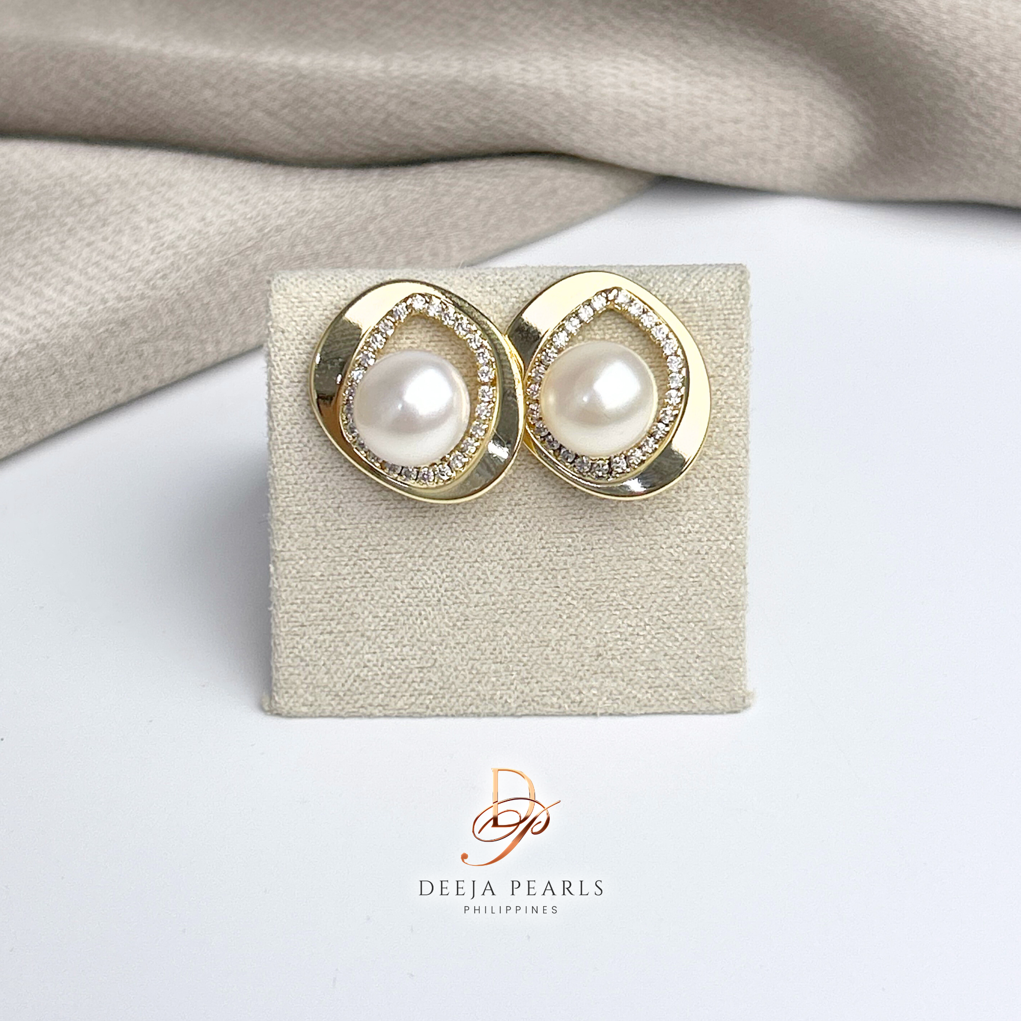 DPE105 • Freshwater Pearl Stud Earrings