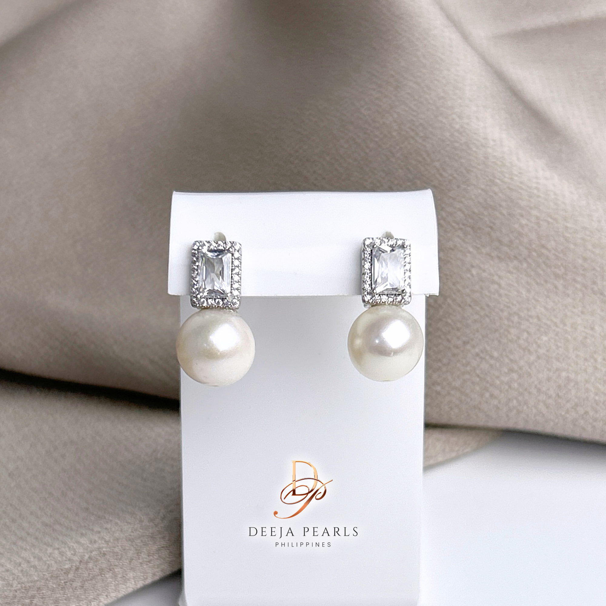 DPE111 • Freshwater Pearl Stud Earrings