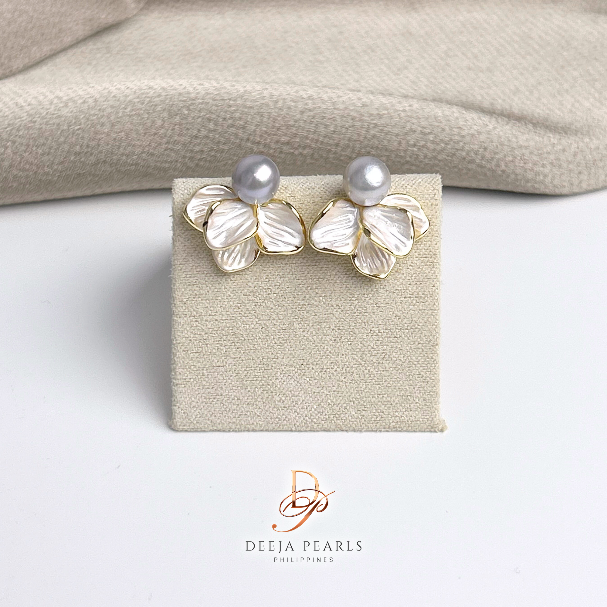 DPE128 • Freshwater Pearl Stud Earrings