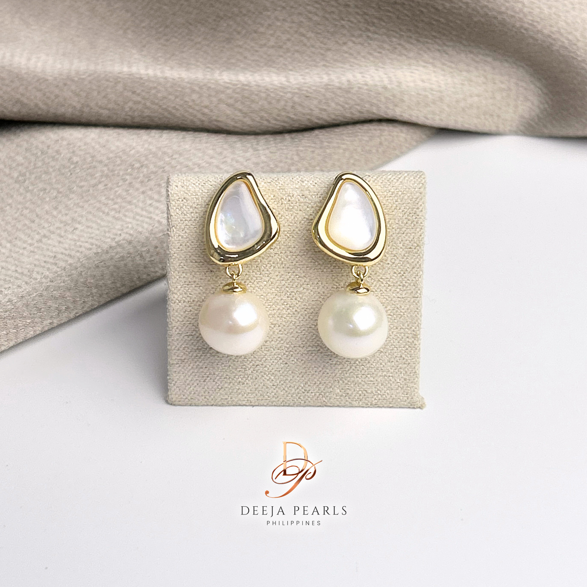 DPE122 • Freshwater Pearl Dangle Earrings