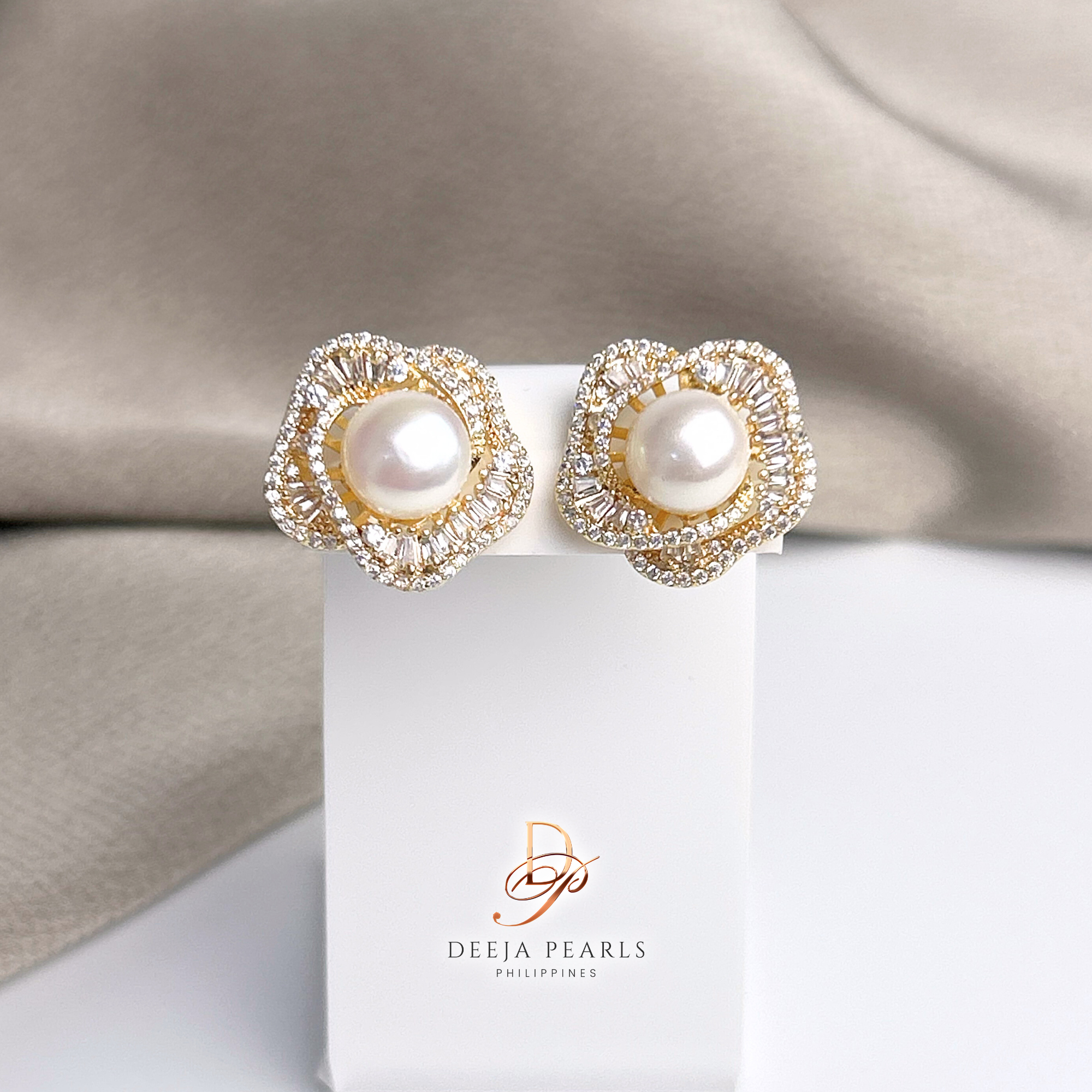DPE157 • Freshwater Pearl Stud Earrings