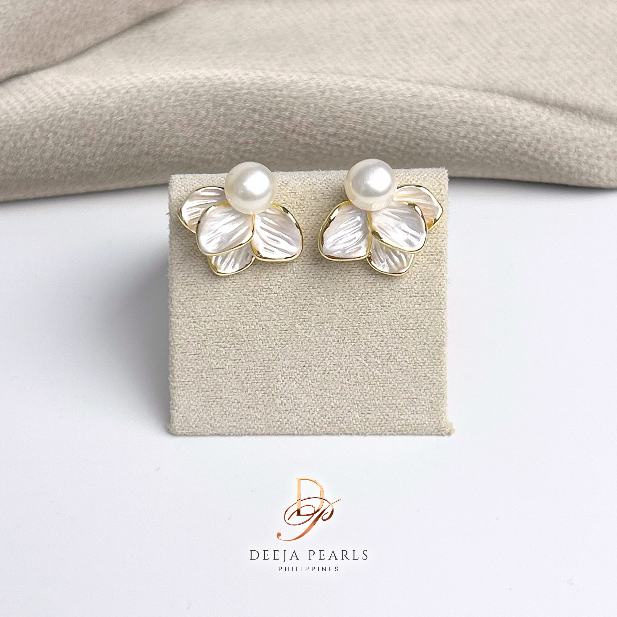 DPE128 • Freshwater Pearl Stud Earrings
