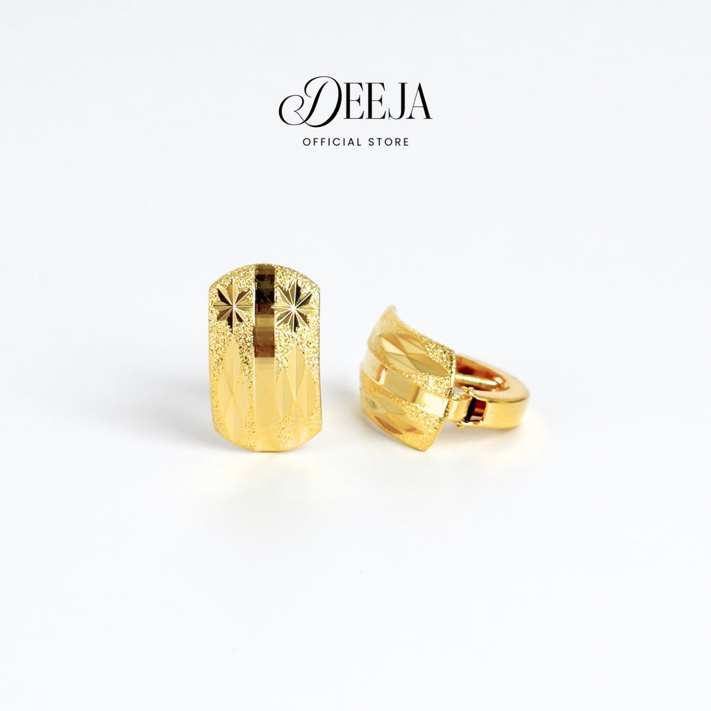 Deeja • Star Diamond-cut Autolock Clip Earrings 18K Gold Coated XN10850