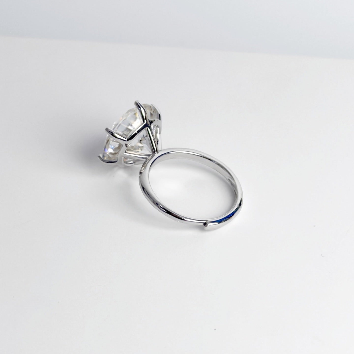 Moissanite 10ct Classic Solitaire Ring