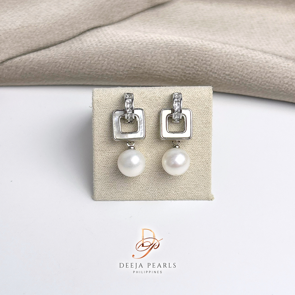 DPE107 • Freshwater Pearl Stud Earrings