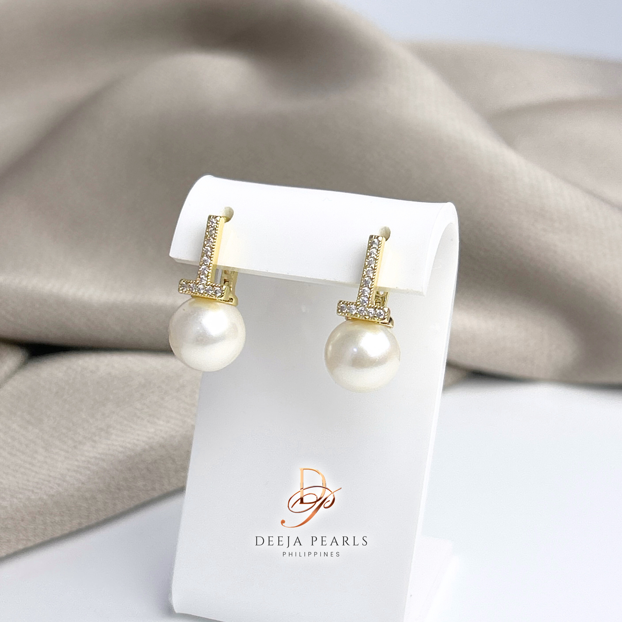 DPE156 • Freshwater Pearl Clip Earrings