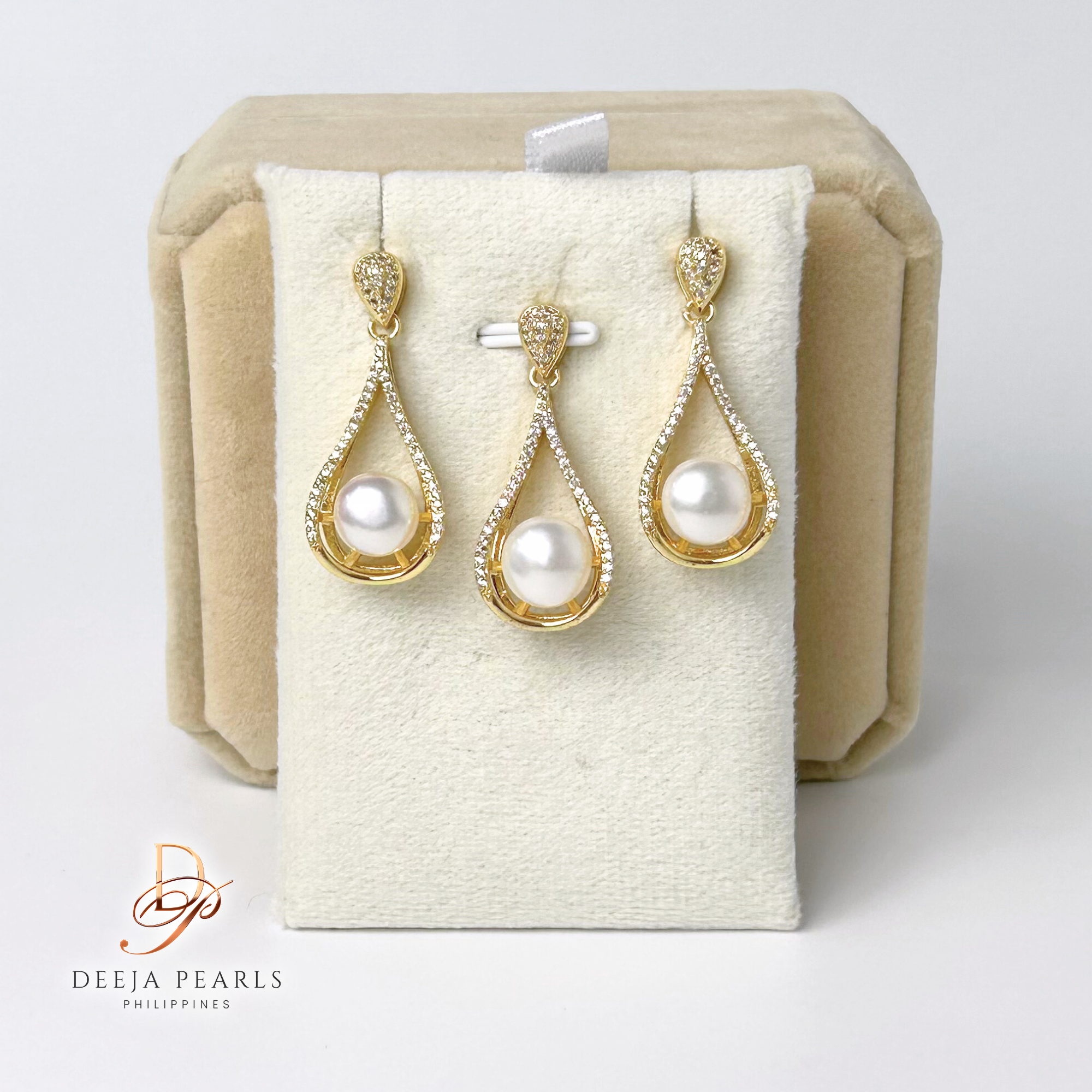 DPS111 • Freshwater Pearl Earrings and Necklace with Chain