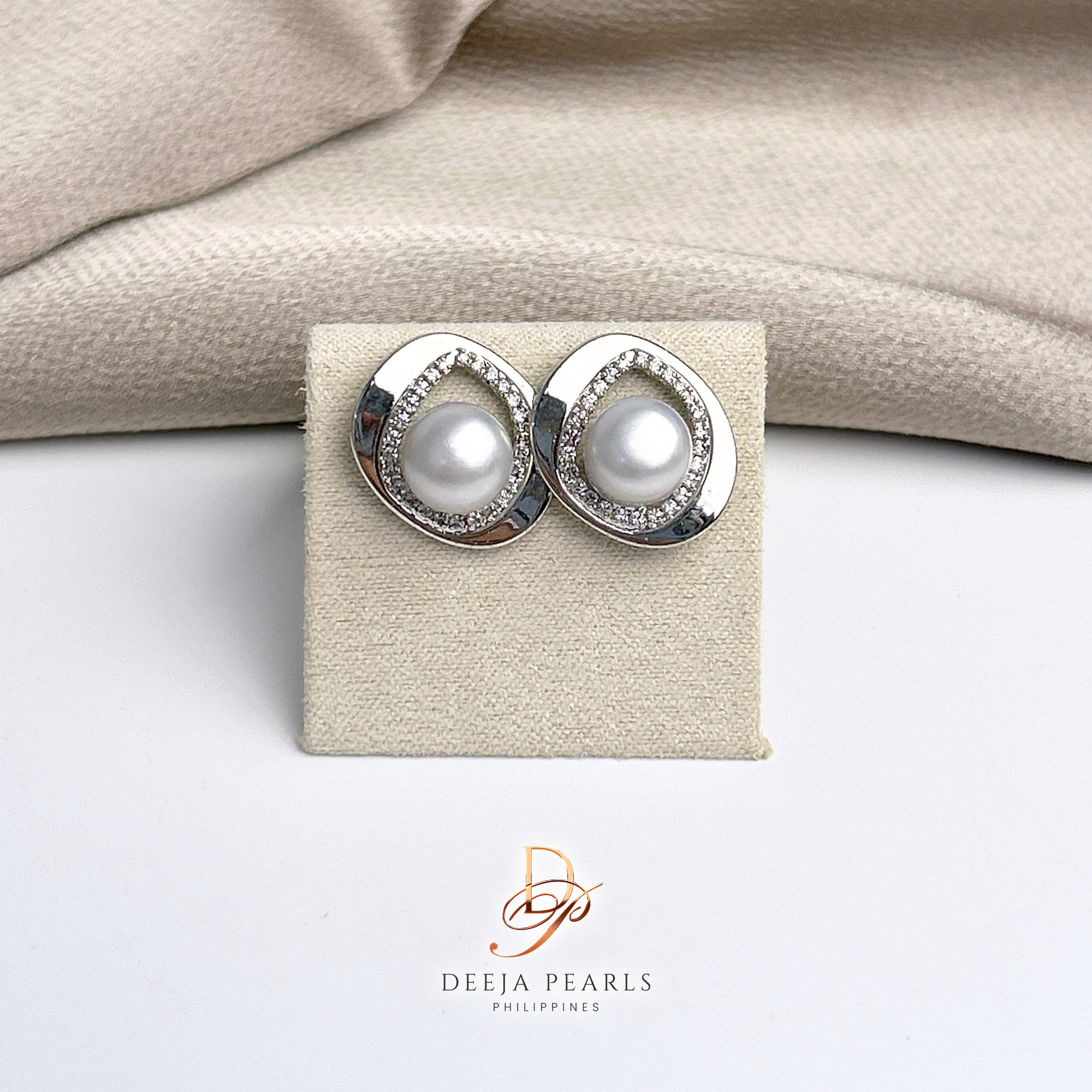 DPE105 • Freshwater Pearl Stud Earrings