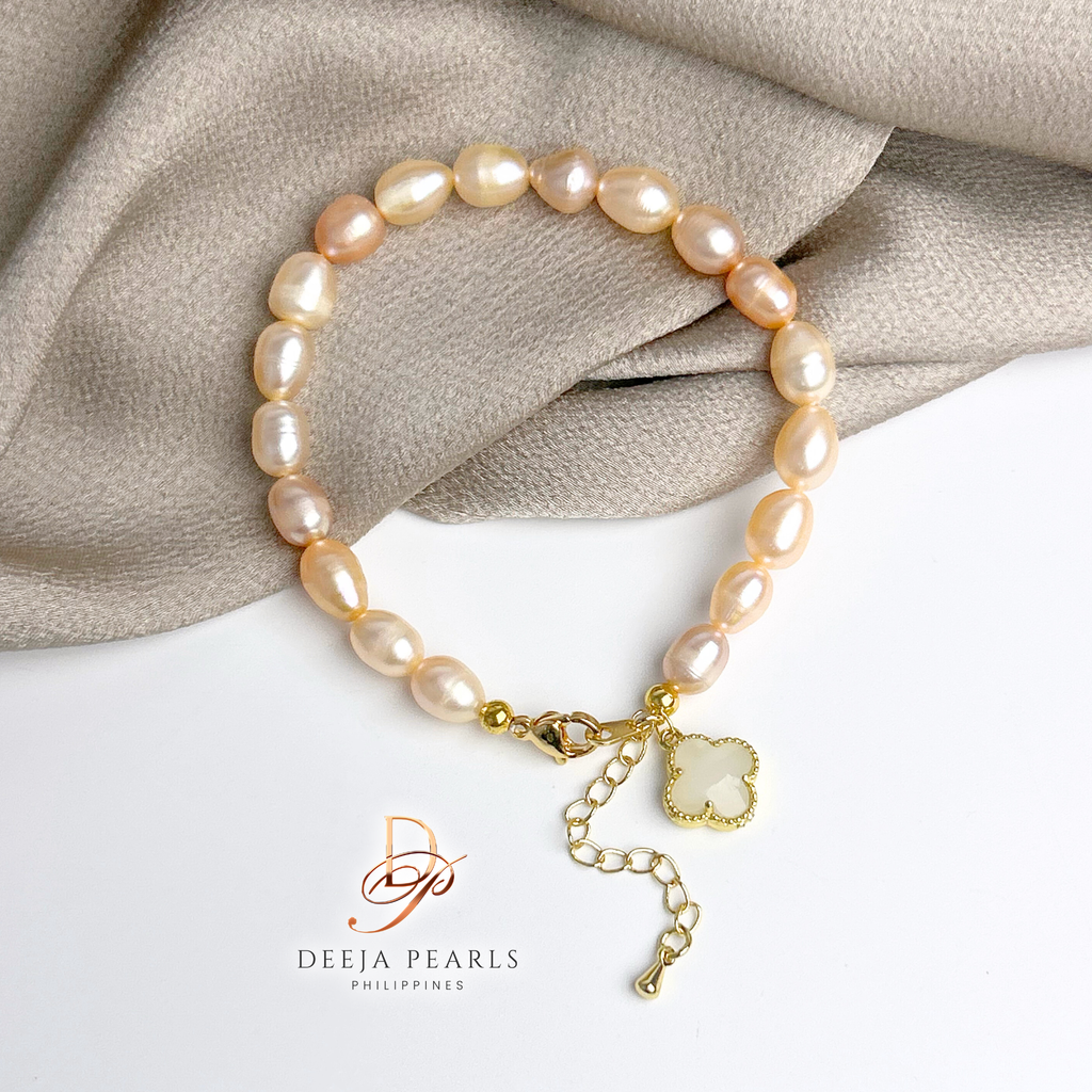 DPB124 • Rice Freshwater Pearl with Moonstone Clover Pendant