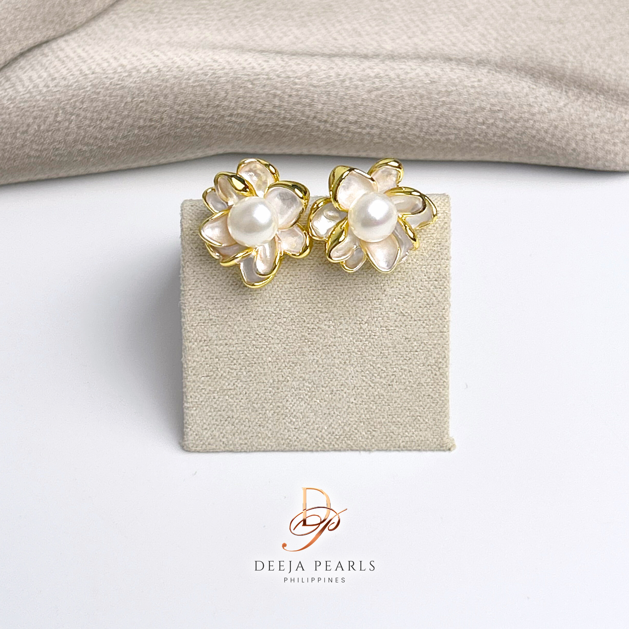 DPE112 • Freshwater Pearl Stud Earrings