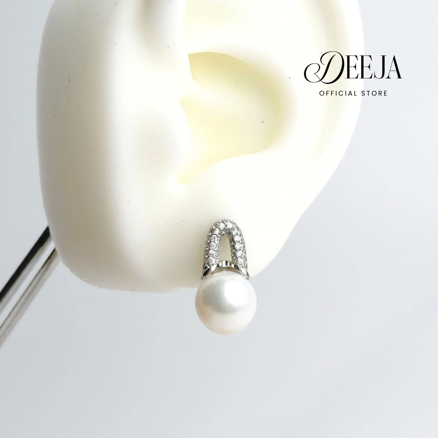 Deeja • Horseshoe Stud Earrings Freshwater Pearl FPE10132