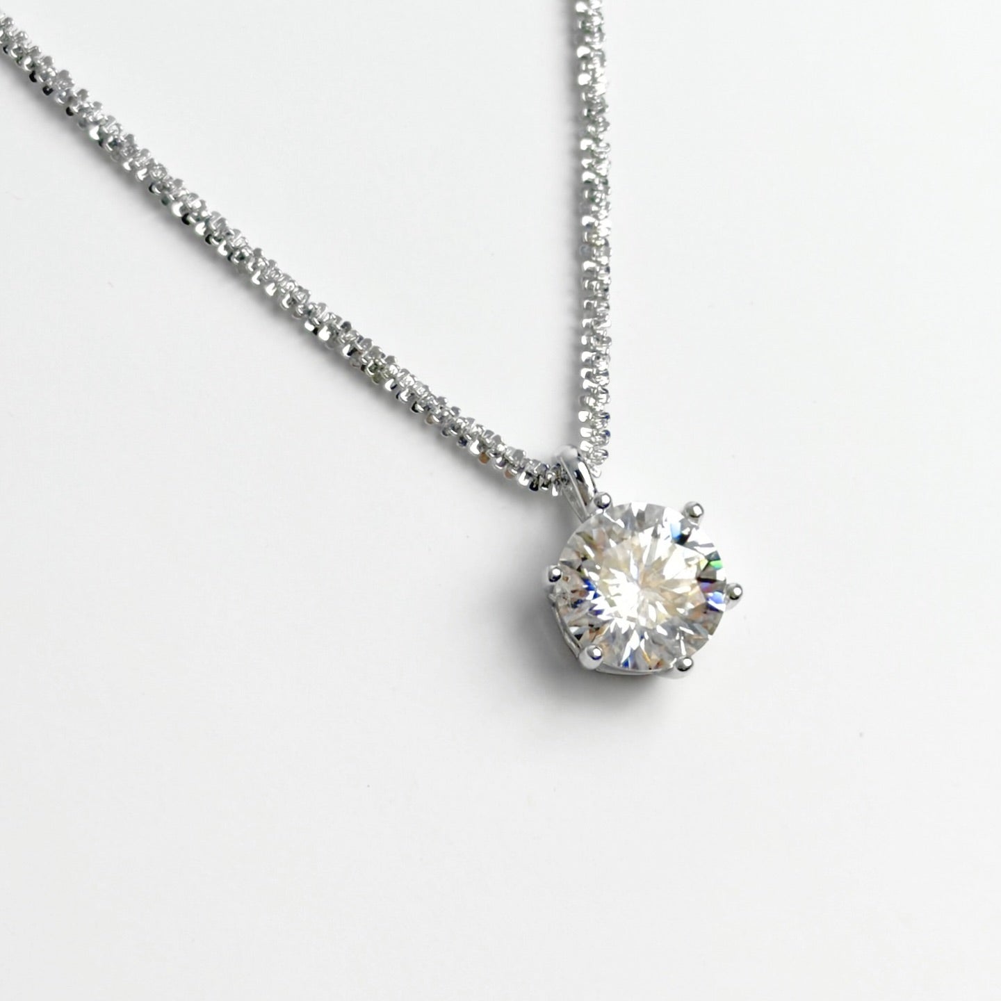 Moissanite 2ct Classic Solitaire Pendant Necklace in Sparkly Chain