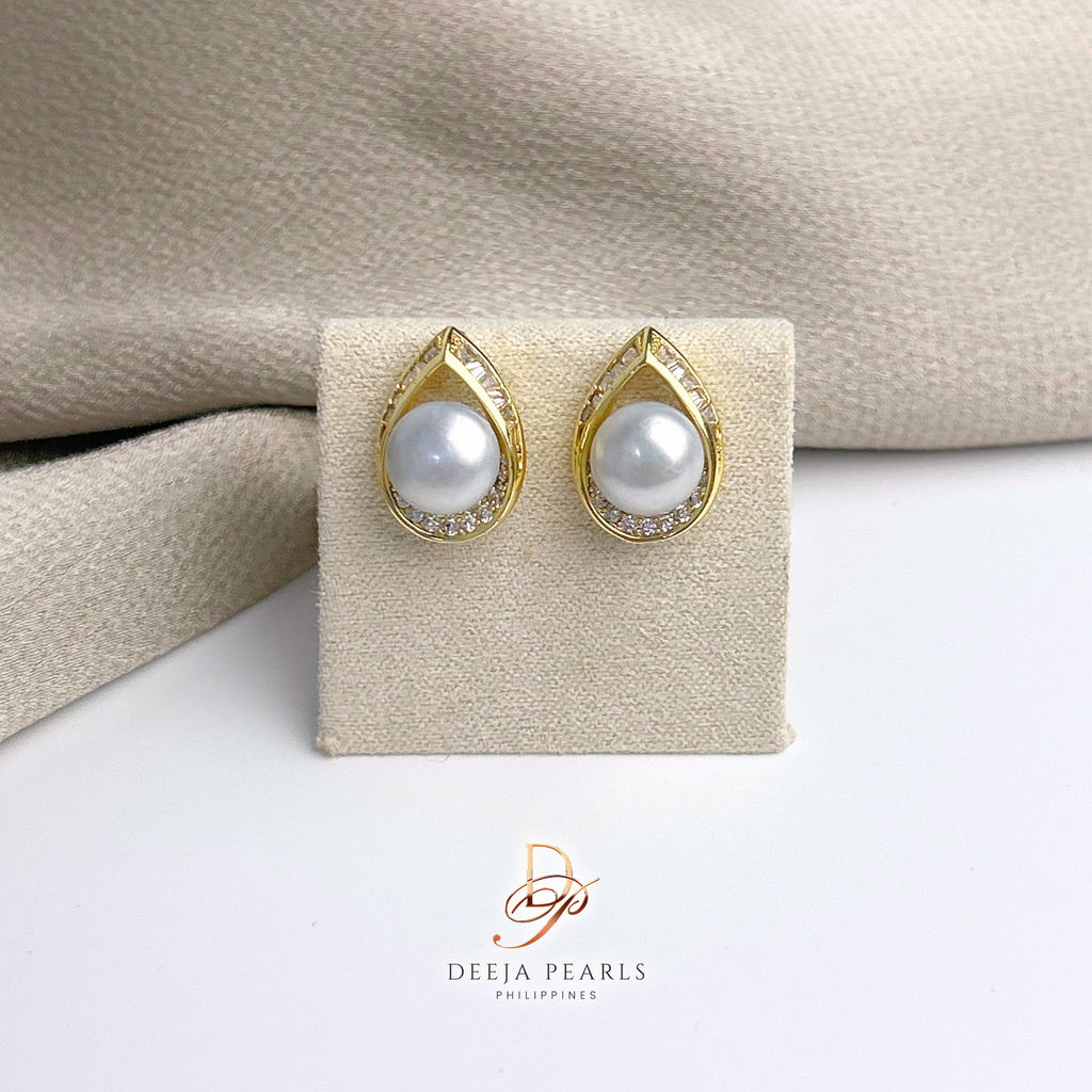 DPE125 • Freshwater Pearl Stud Earrings