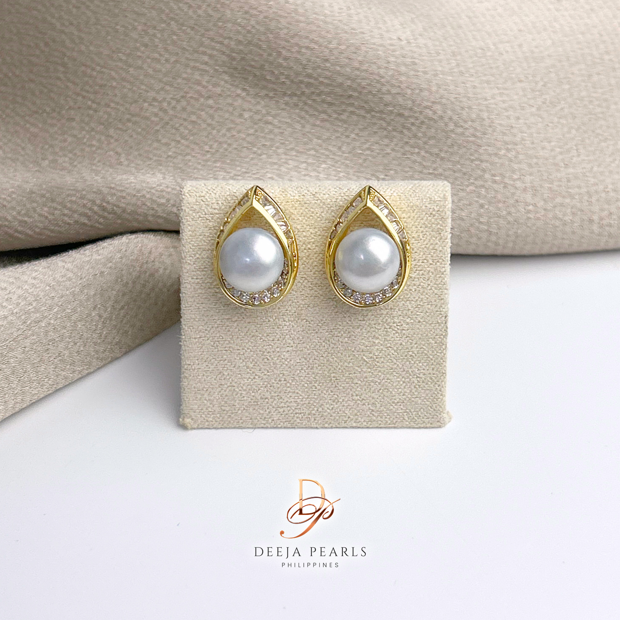 DPE125 • Freshwater Pearl Stud Earrings