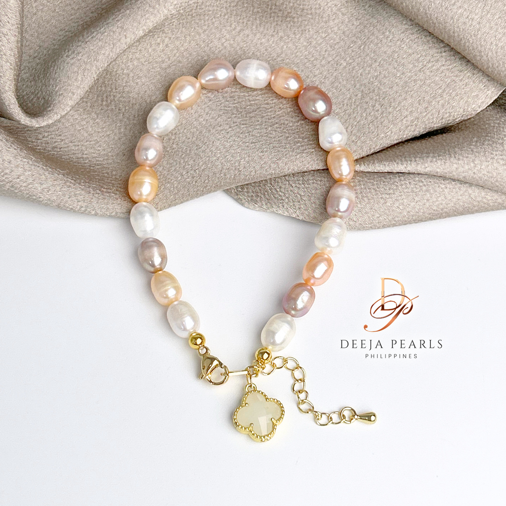 DPB124 • Rice Freshwater Pearl with Moonstone Clover Pendant