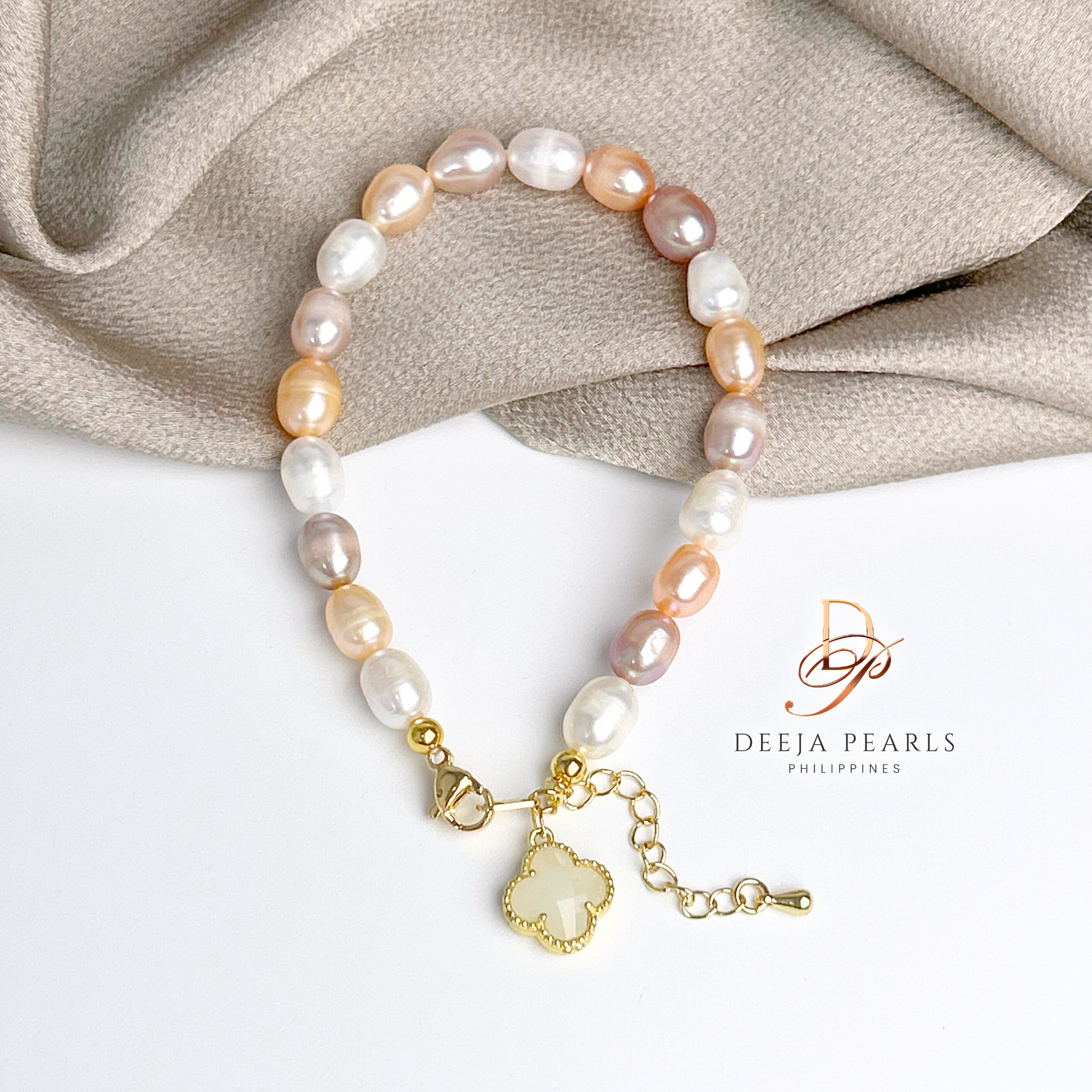 DPB124 • Rice Freshwater Pearl with Moonstone Clover Pendant