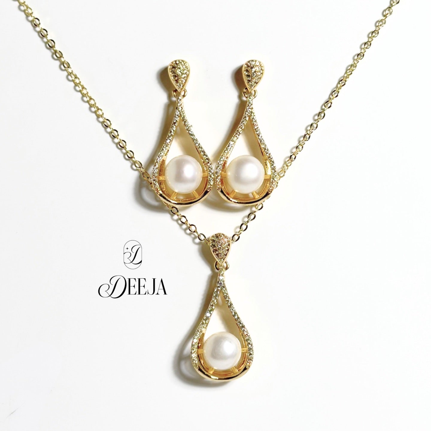 Freshwater Pearl Earrings and Necklace Set • FWS10