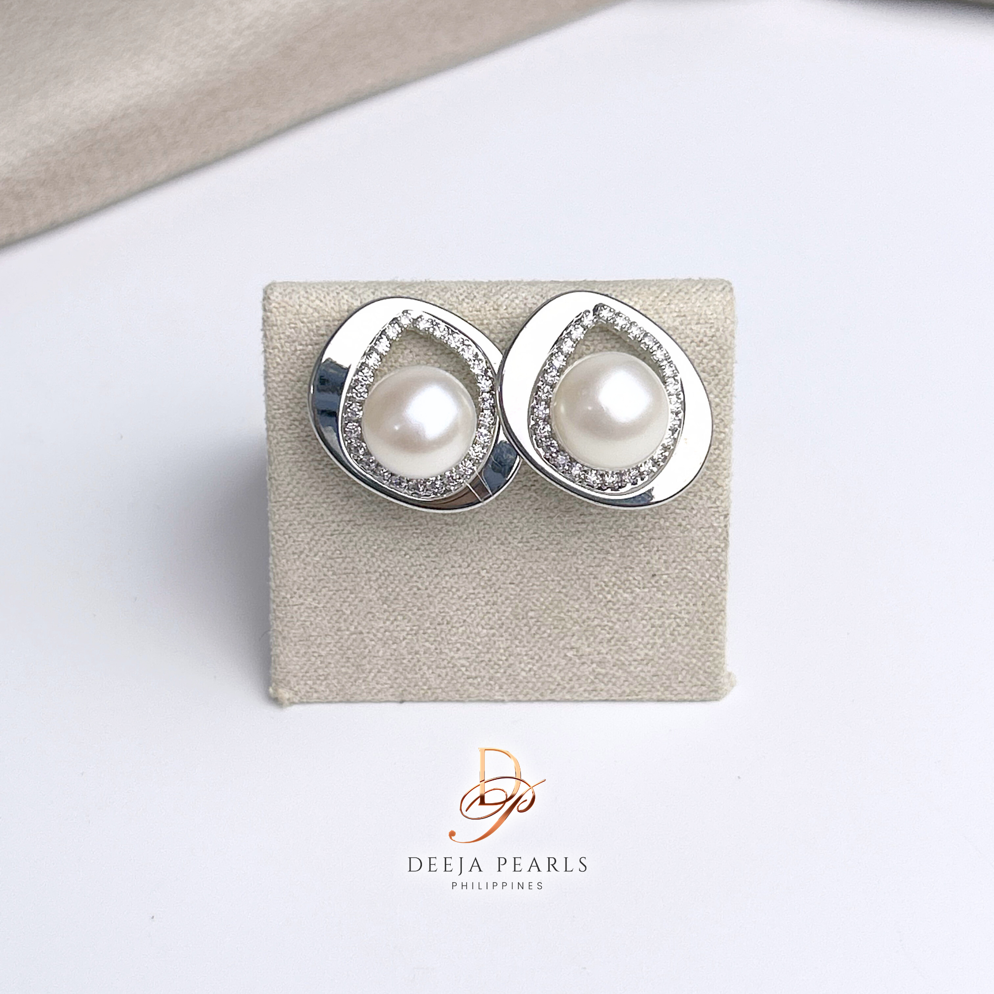 DPE105 • Freshwater Pearl Stud Earrings
