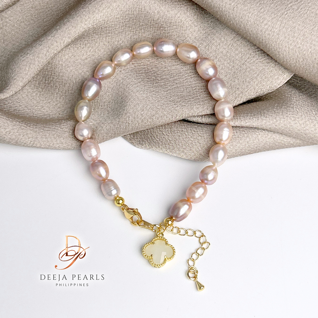 DPB124 • Rice Freshwater Pearl with Moonstone Clover Pendant