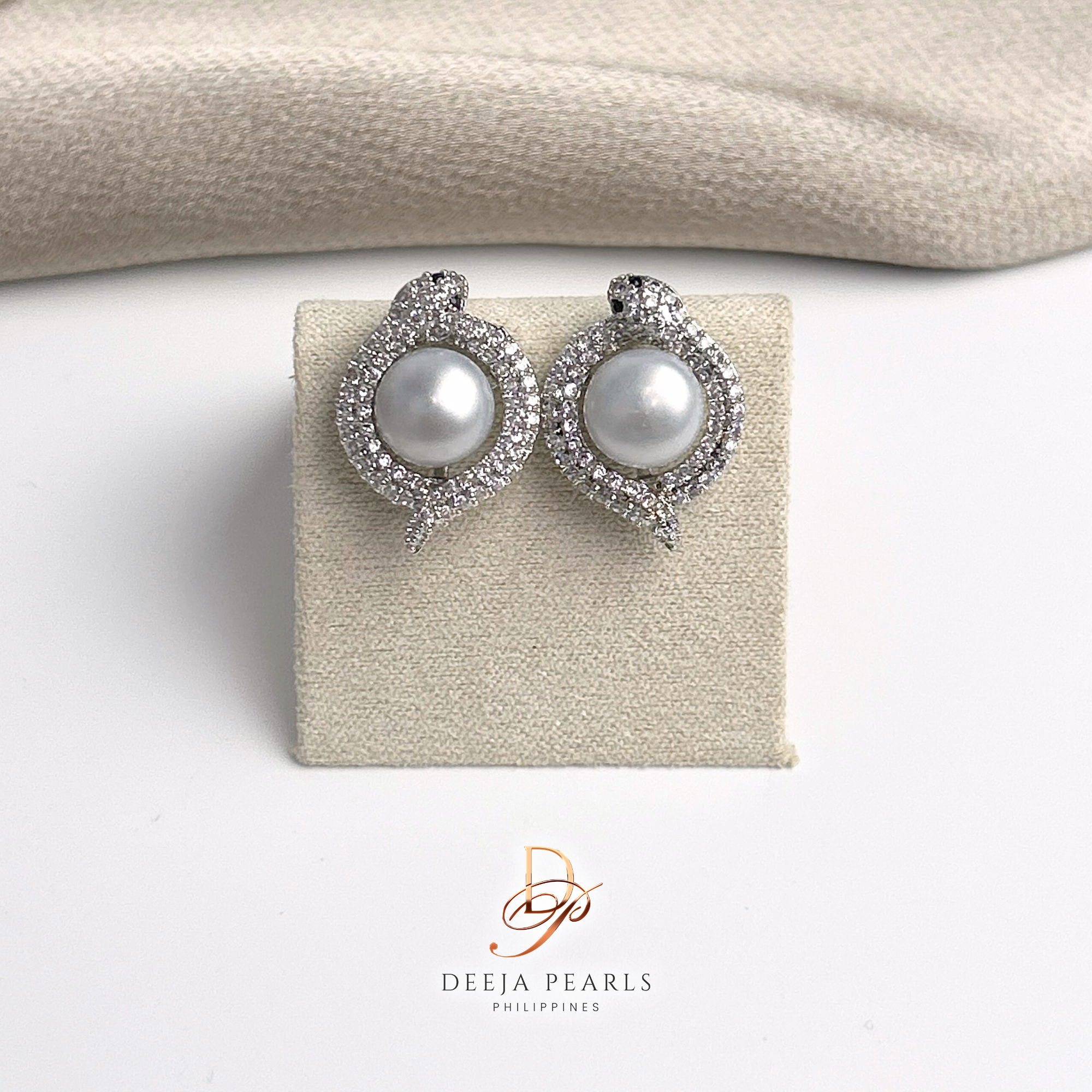 DPE130 • Freshwater Pearl Stud Earrings