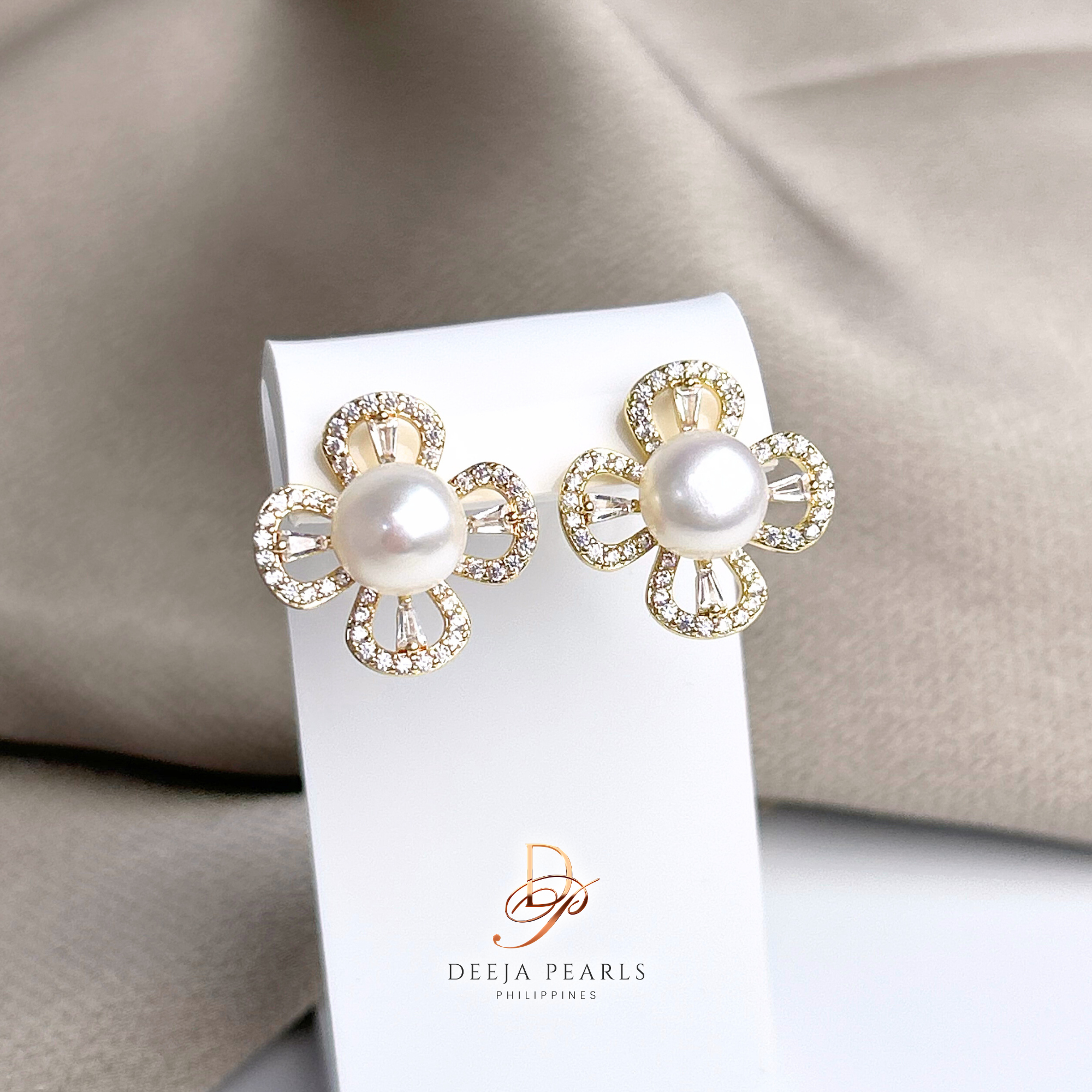 DPE165 • Freshwater Pearl Stud Earrings