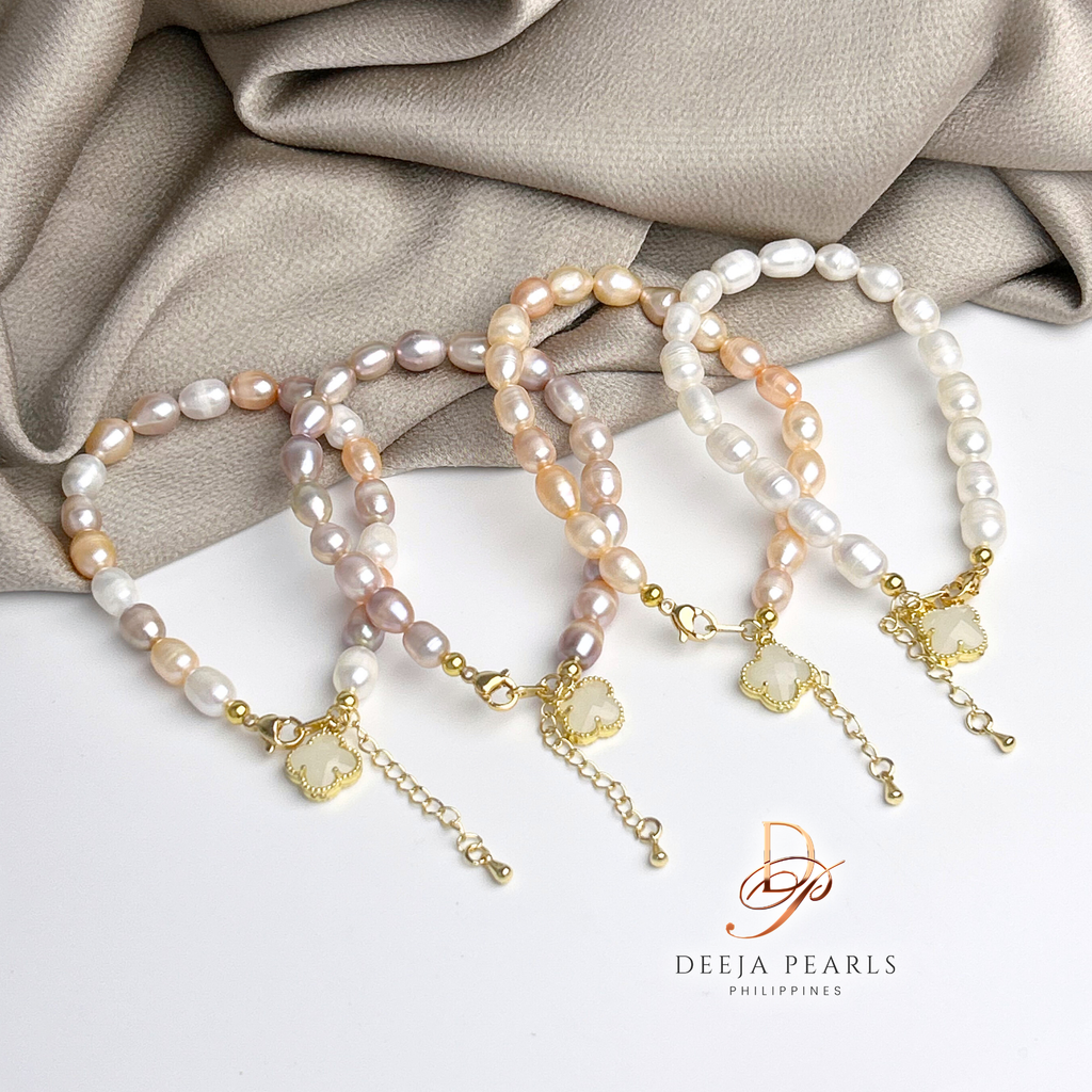 DPB124 • Rice Freshwater Pearl with Moonstone Clover Pendant